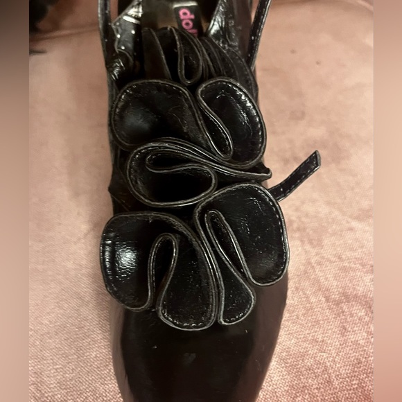 Black strappy pumps - Picture 4 of 5